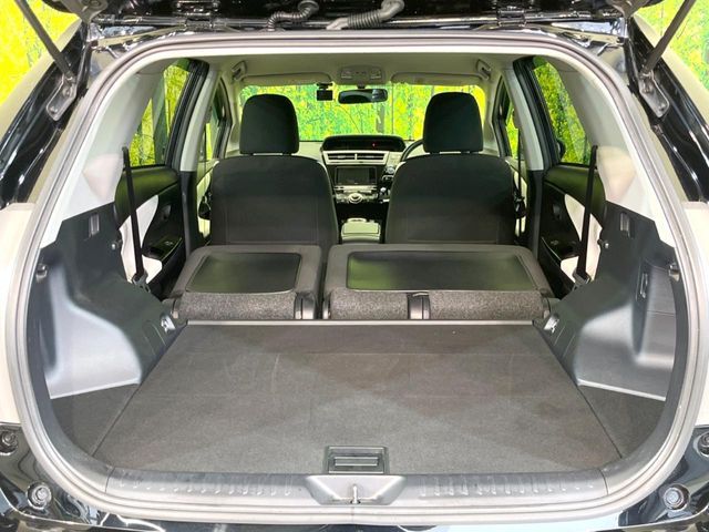 TOYOTA PRIUS Alpha 2017