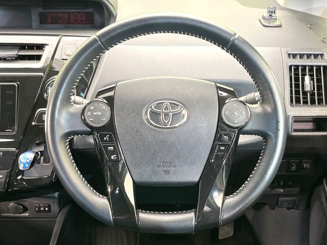 TOYOTA PRIUS Alpha 2017