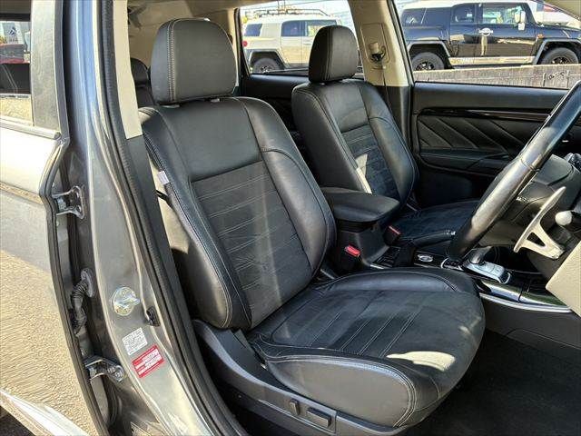 MITSUBISHI OUTLANDER PHEV 2016