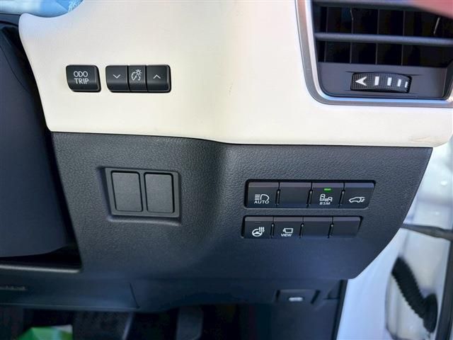 TOYOTA LEXUS NX300 2020