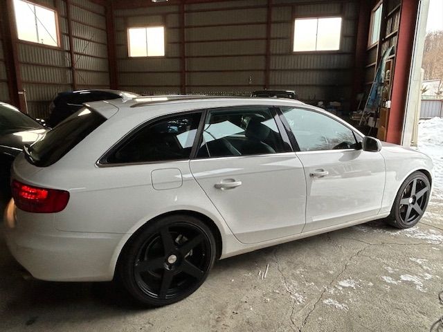 AUDI AUDI A4 AVANT 2010