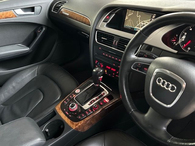 AUDI AUDI A4 AVANT 2010