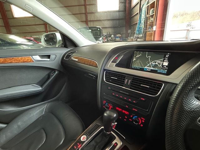 AUDI AUDI A4 AVANT 2010