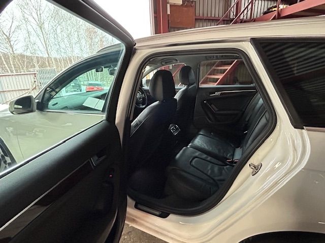 AUDI AUDI A4 AVANT 2010