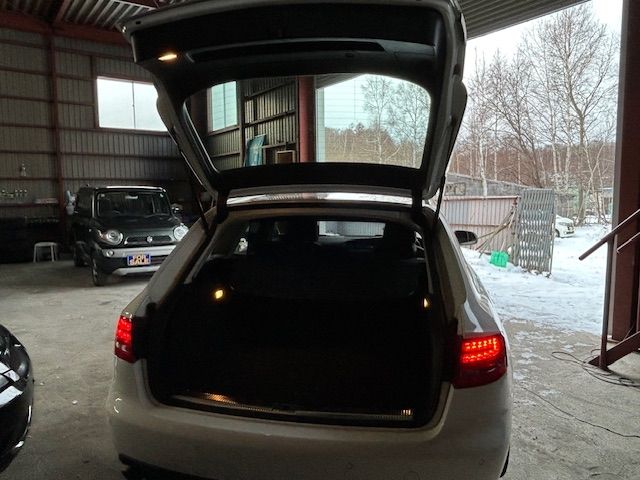 AUDI AUDI A4 AVANT 2010