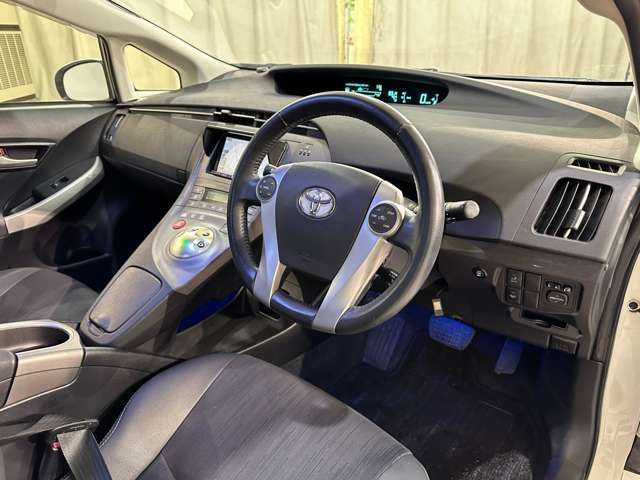 TOYOTA PRIUS 2012