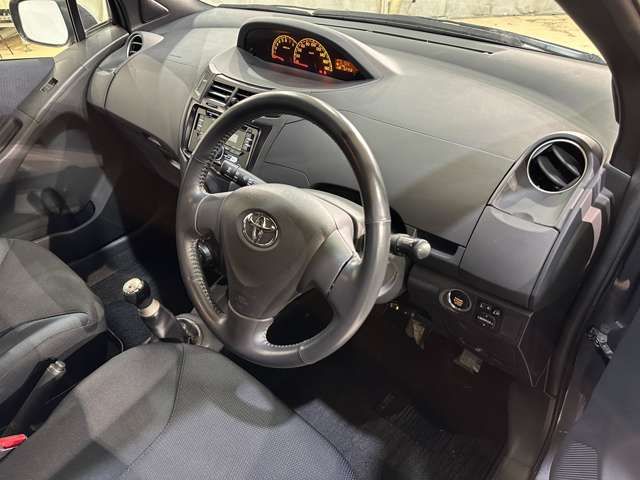 TOYOTA VITZ 2009
