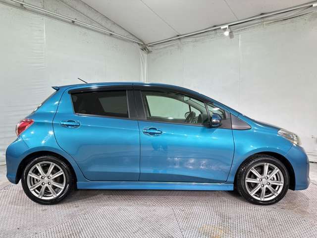 TOYOTA VITZ 2012