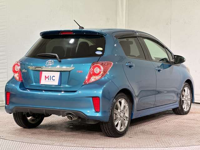 TOYOTA VITZ 2012
