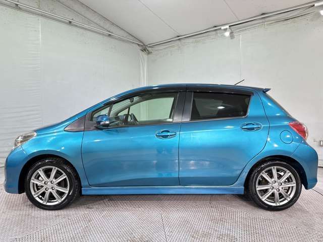 TOYOTA VITZ 2012