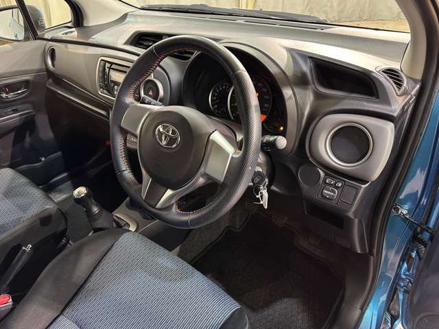 TOYOTA VITZ 2012