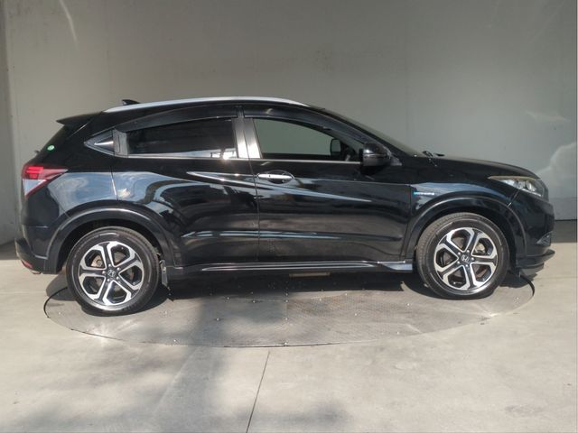 HONDA VEZEL HYBRID 2014