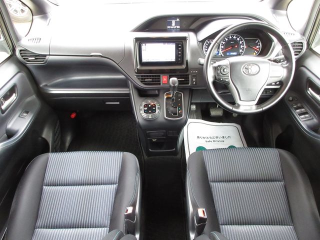TOYOTA VOXY 2014