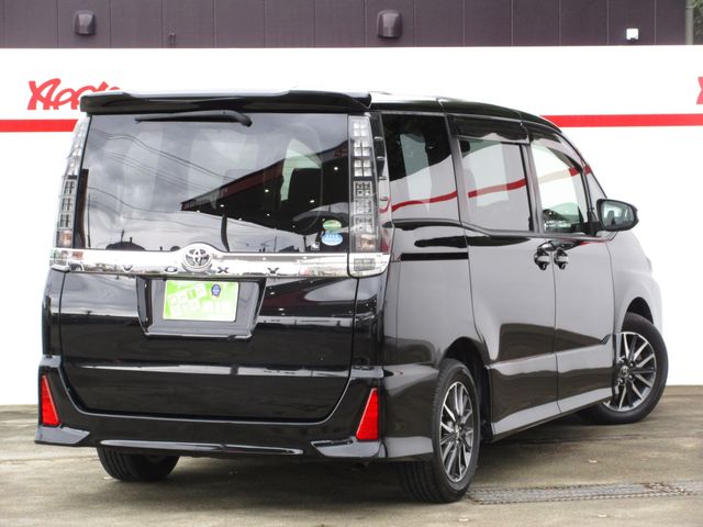 TOYOTA VOXY 2014