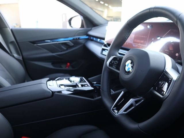 BMW BMW 5series TOURING 2025