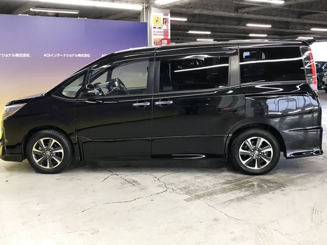 TOYOTA NOAH 2019