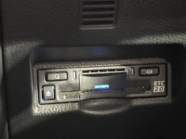 TOYOTA VOXY HYBRID 2024