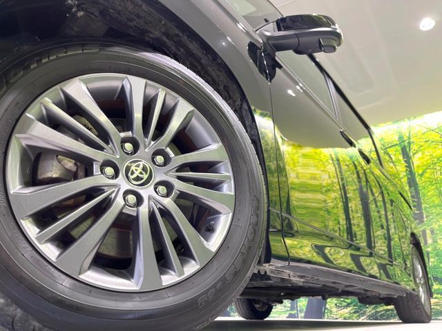 TOYOTA VOXY HYBRID 2024