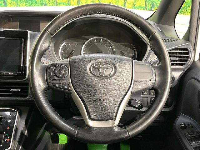 TOYOTA VOXY 2017