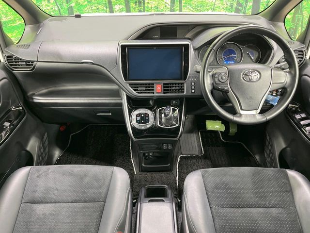 TOYOTA VOXY HYBRID 2020