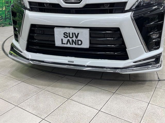 TOYOTA VOXY HYBRID 2020