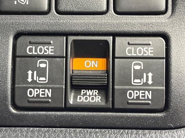 TOYOTA VOXY HYBRID 2020