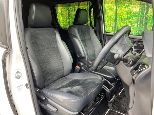 TOYOTA VOXY HYBRID 2020