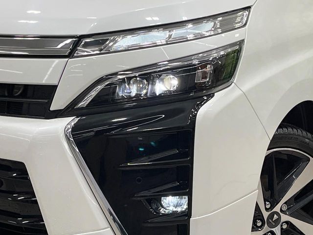 TOYOTA VOXY HYBRID 2020