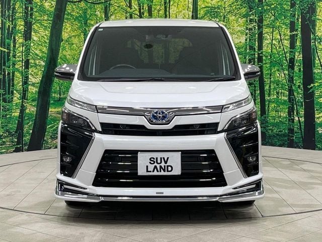 TOYOTA VOXY HYBRID 2020
