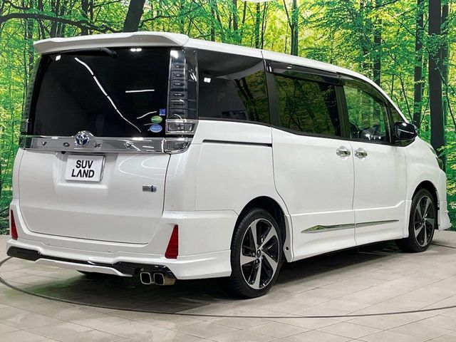 TOYOTA VOXY HYBRID 2020