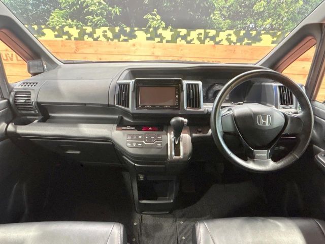 HONDA STEPWAGON SPADA 2010