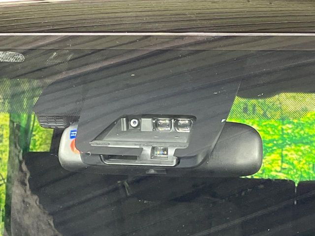 TOYOTA VOXY HYBRID 2018