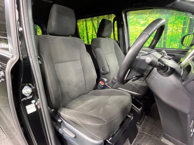 TOYOTA VOXY HYBRID 2018