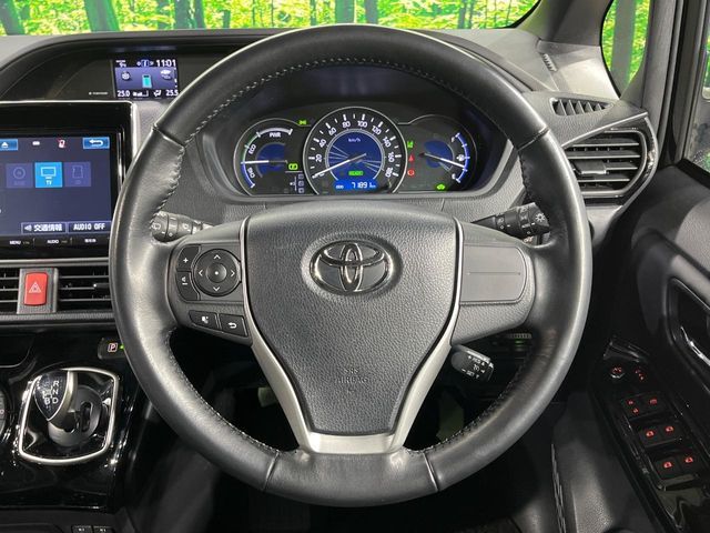 TOYOTA VOXY HYBRID 2018