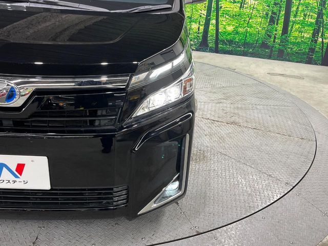 TOYOTA VOXY HYBRID 2018