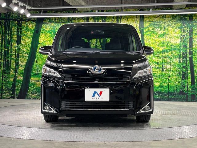 TOYOTA VOXY HYBRID 2018