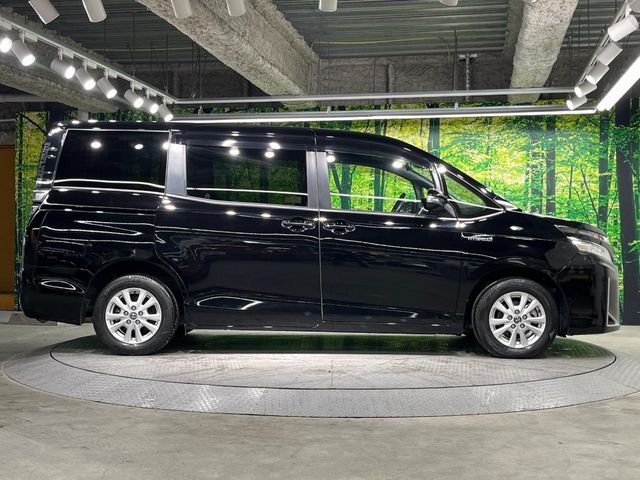 TOYOTA VOXY HYBRID 2018