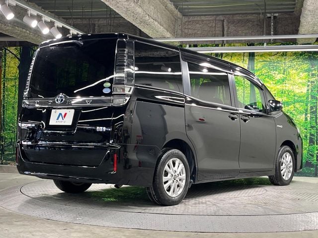 TOYOTA VOXY HYBRID 2018
