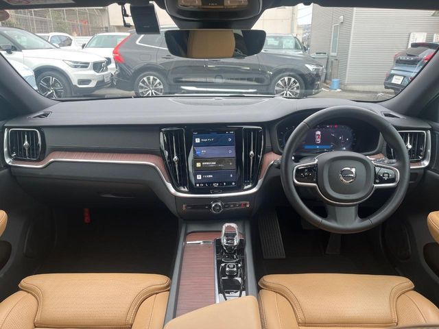 VOLVO VOLVO V60 2023