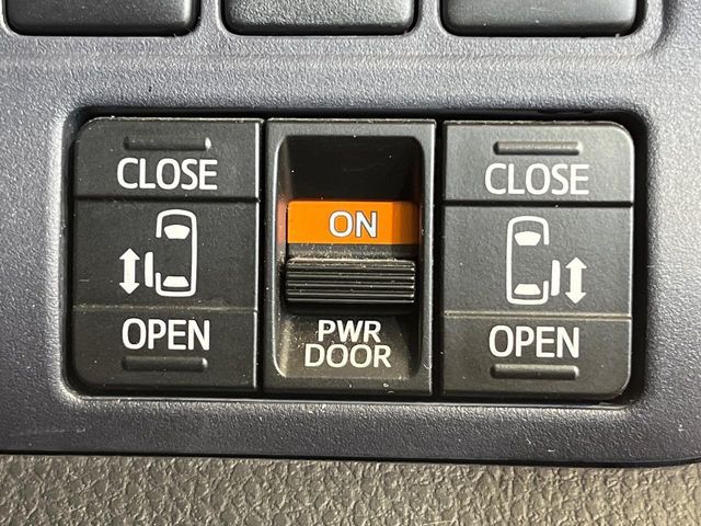 TOYOTA VOXY HYBRID 2015