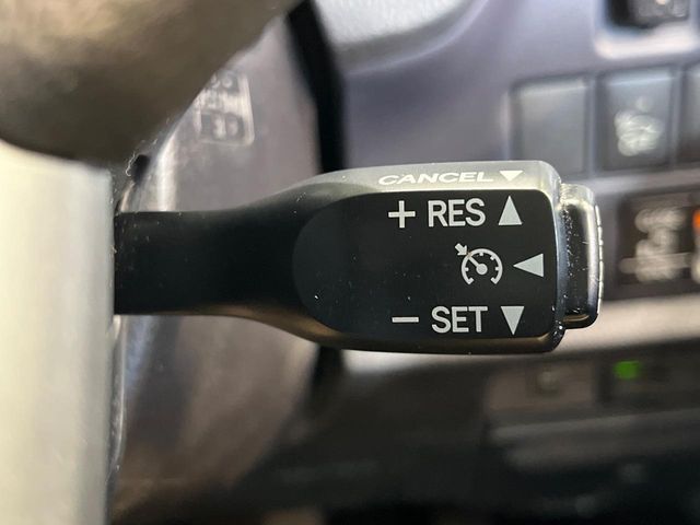 TOYOTA VOXY HYBRID 2015