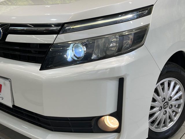 TOYOTA VOXY HYBRID 2015