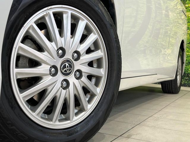 TOYOTA VOXY HYBRID 2015