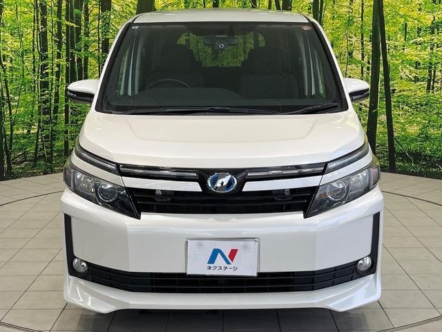 TOYOTA VOXY HYBRID 2015