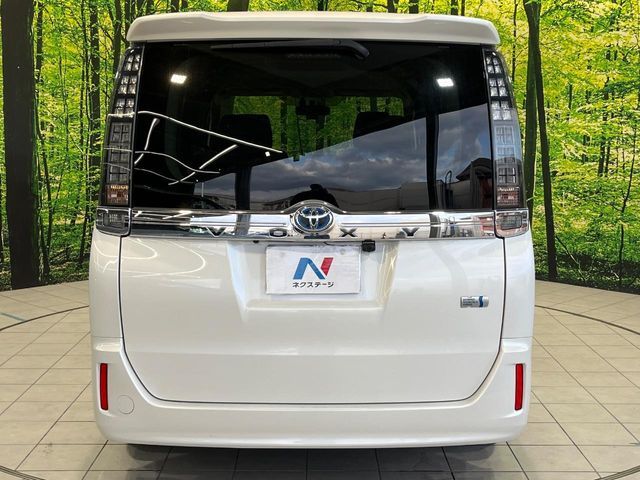 TOYOTA VOXY HYBRID 2015