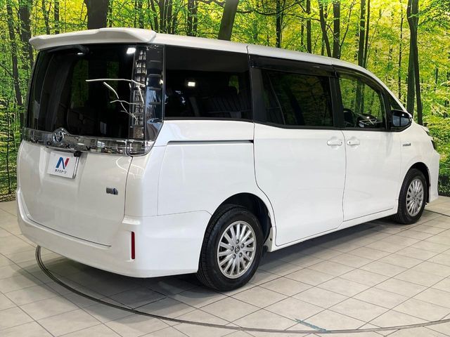 TOYOTA VOXY HYBRID 2015