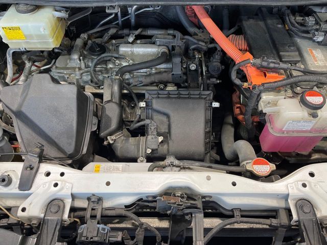 TOYOTA VOXY HYBRID 2015