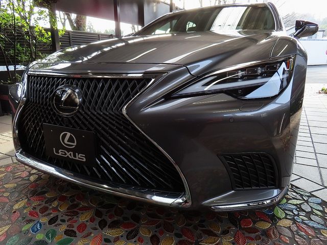 TOYOTA LEXUS LS500h 4WD 2025
