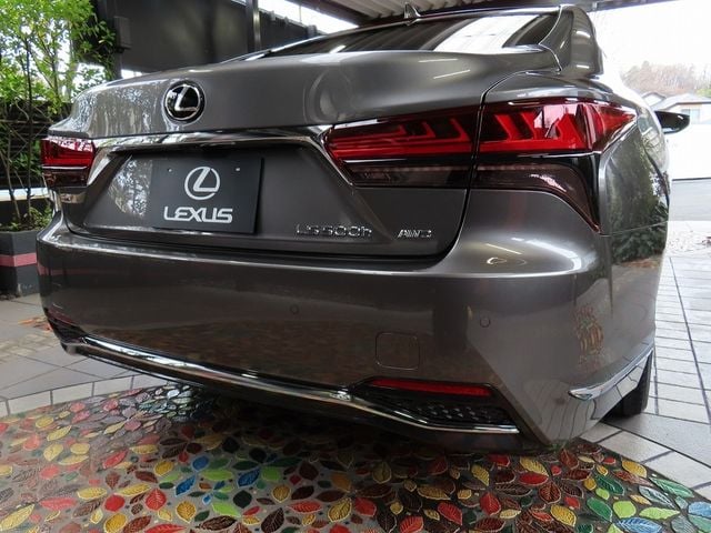 TOYOTA LEXUS LS500h 4WD 2025