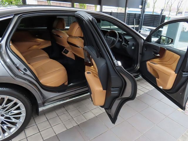 TOYOTA LEXUS LS500h 4WD 2025